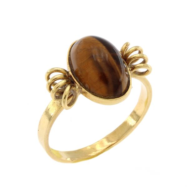 9kt yellow gold and tiger's eye ring