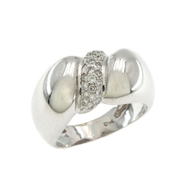 Anello in oro bianco 18kt e diamanti