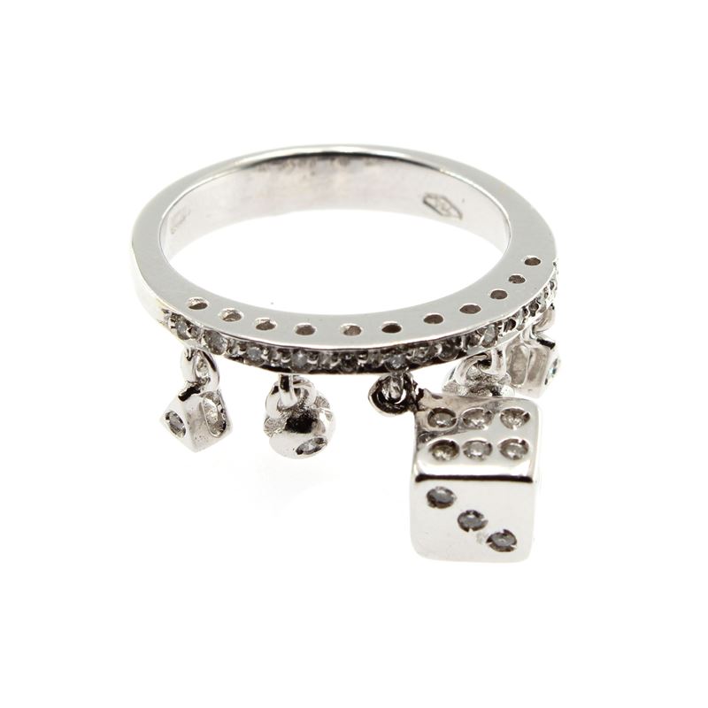 Anello Charms in Oro Bianco 18kt e Diamanti