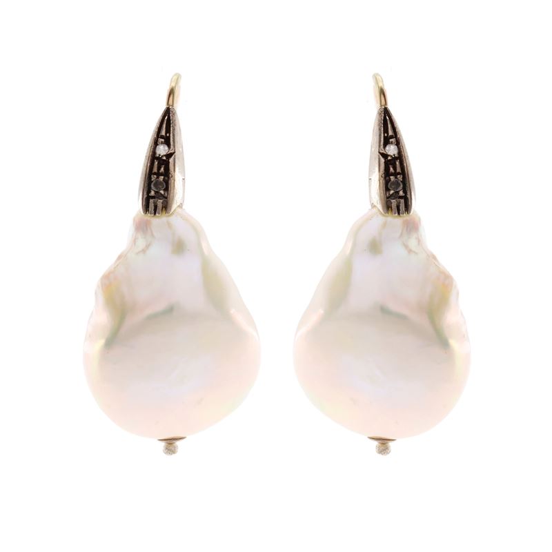 Orecchini Pendenti in Oro Giallo 9kt, Argento, Madreperla e Rose di Diamante