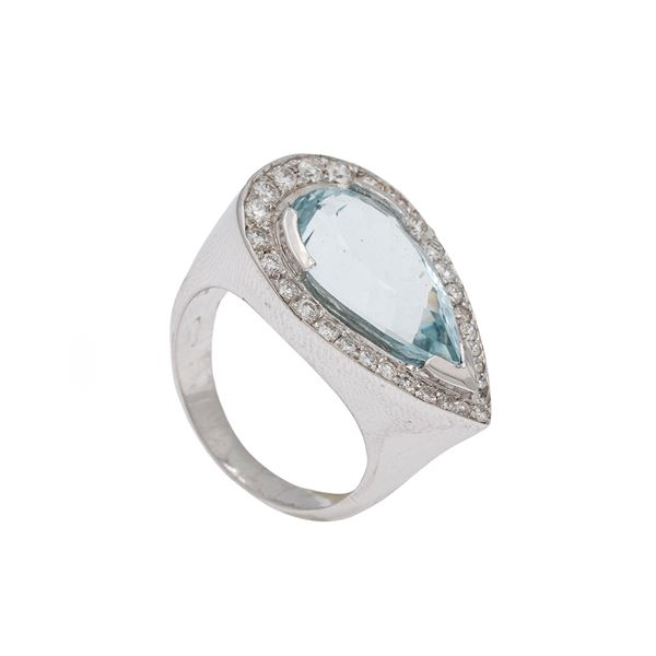 18kt white gold ring with aquamarine circa 7 ct