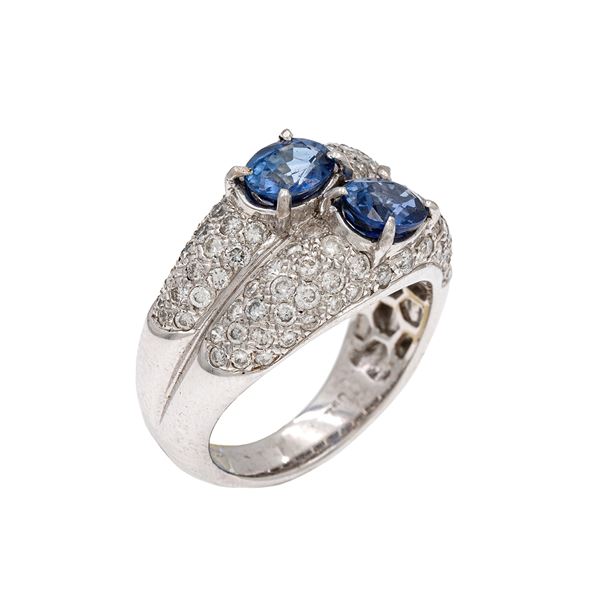 Anello in oro bianco 18kt due zaffiri e diamanti