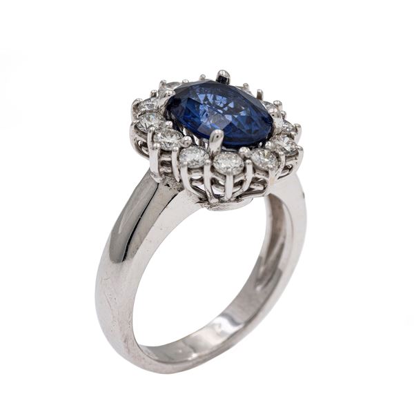 Anello in oro bianco 18kt con zaffiro naturale Ceylon