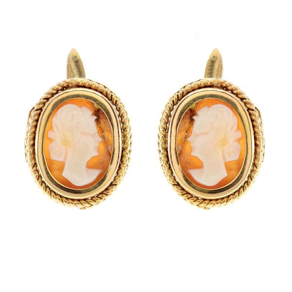 18kt yellow gold earrings with engraved cameos