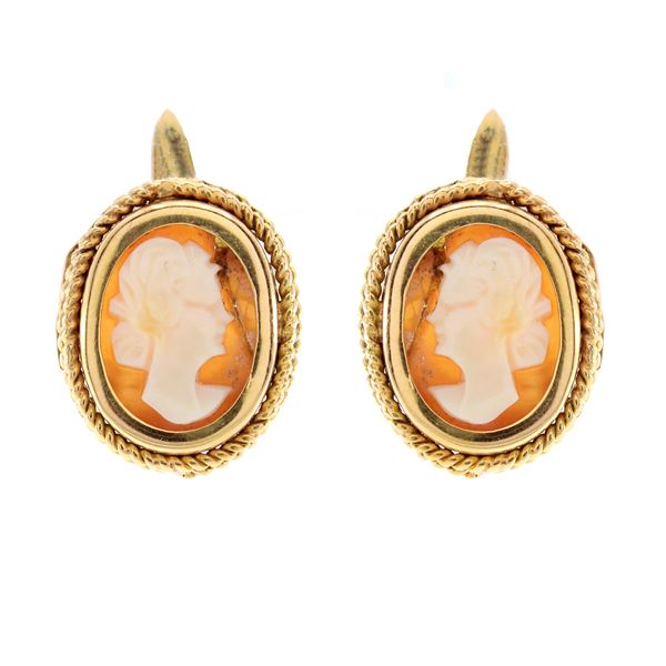 18kt yellow gold earrings with engraved cameos