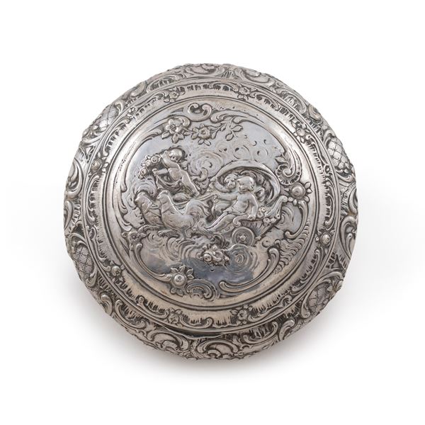 Circular Silver snuffbox