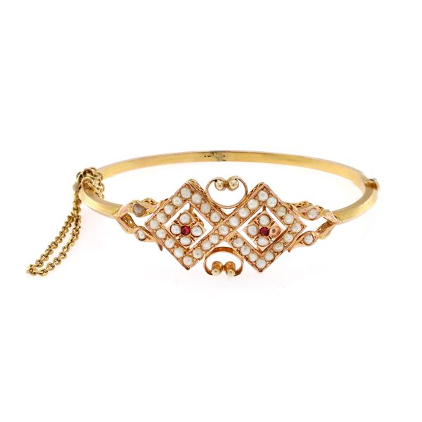 Antique 9kt yellow gold cuff bracelet with small pearls and two garnets