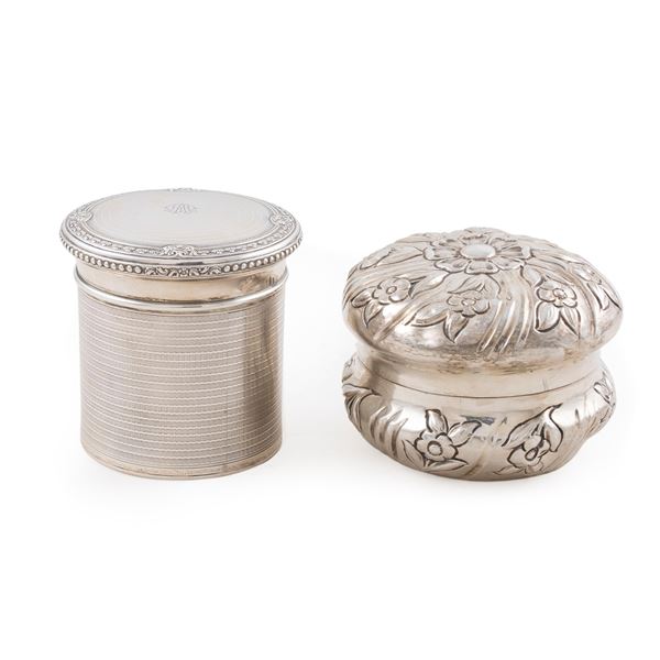 Group of silver objects (2)  (different manufactures)  - Auction Fine Silver and the Art of the Table - Colasanti Casa d'Aste