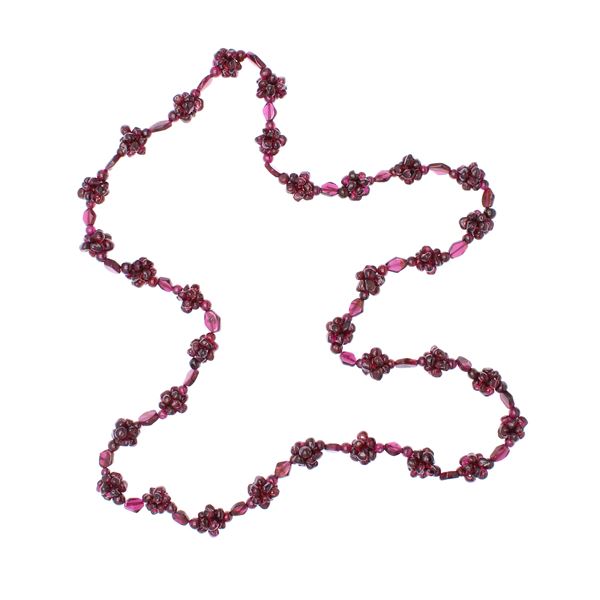 Necklace of garnets arranged in a floral motif