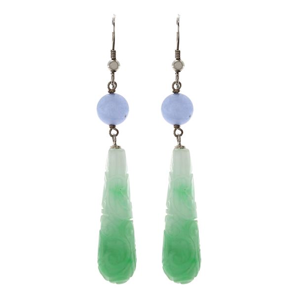 Orecchini pendenti in argento calcedonio e giada incisa  - Asta Gioielli  Orologi  Fashion Vintage I Web Only - Colasanti Casa d'Aste