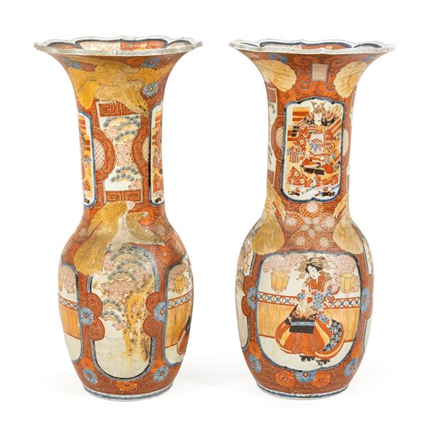 Coppia di vasi a tromba in porcellana Kutani