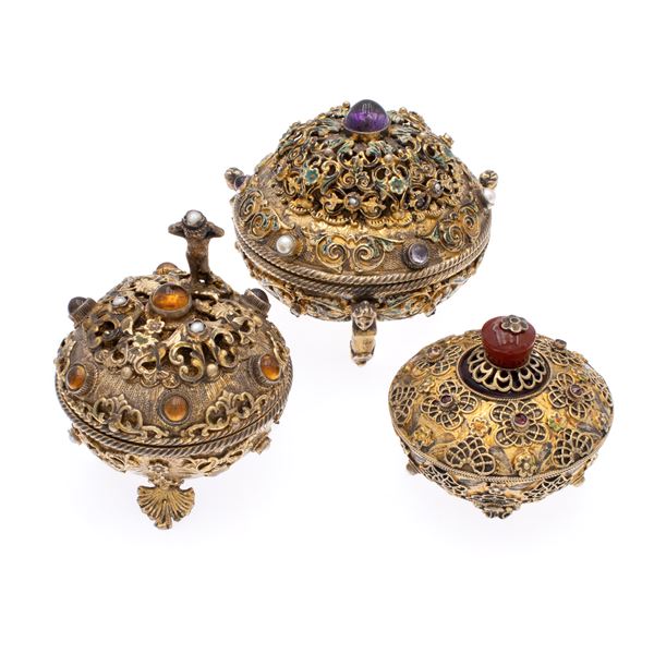 Gruppo di tre scatole portagioie in argento dorato  (XIX-XX Sec.)  - Asta Arredi, Sculture, Dipinti Antichi e del XIX Secolo - I - Colasanti Casa d'Aste