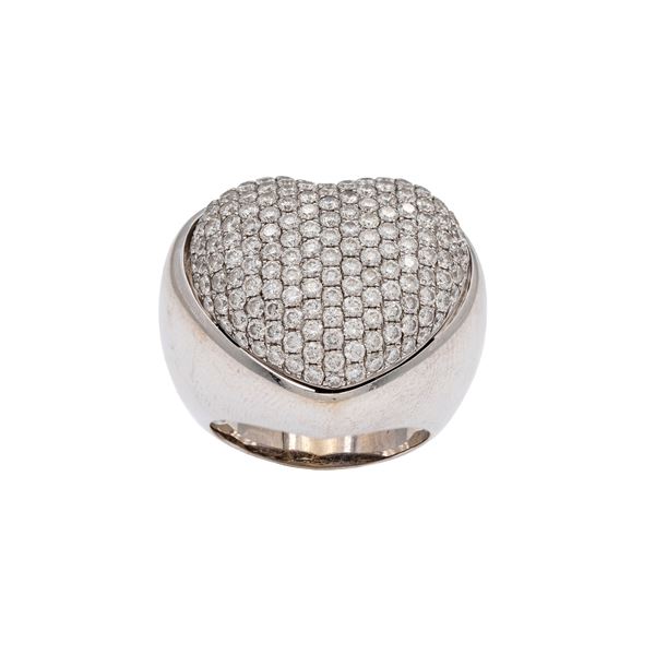 Anello cuore in oro bianco 18kt e pavé di diamanti