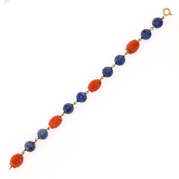 18kt yellow gold bracelet with coral alternating with lapis lazuli