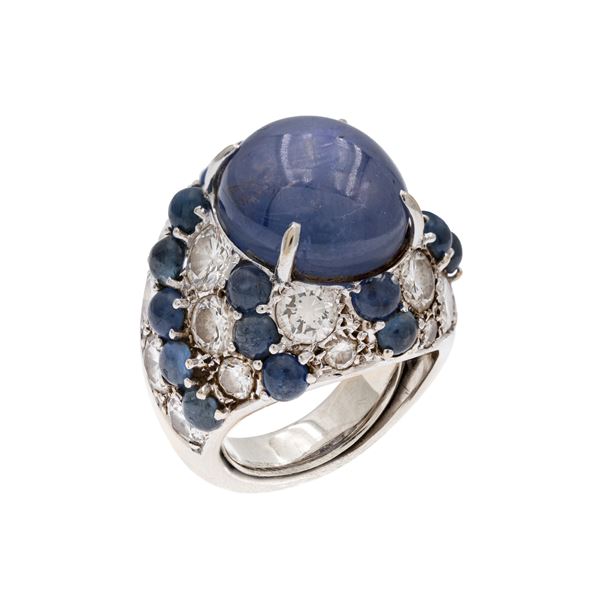 18kt white gold with circa 20 ct Ceylon natural star sapphire ring