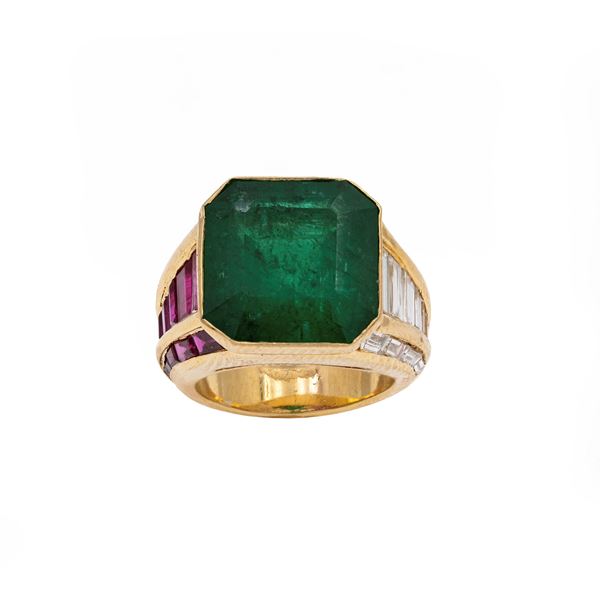 Anello in oro giallo 18kt smeraldo naturale ct 9,50  - Asta Gioielli e Orologi - Colasanti Casa d'Aste