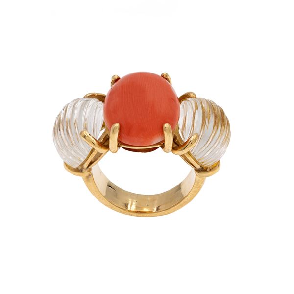 18kt yellow gold with coral and rock crystal ring