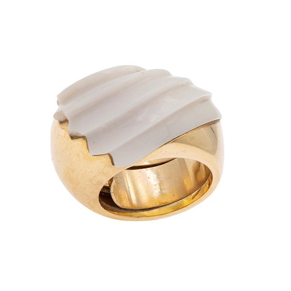 18kt yellow gold and white agate ring  - Auction Jewels and Watches - Colasanti Casa d'Aste