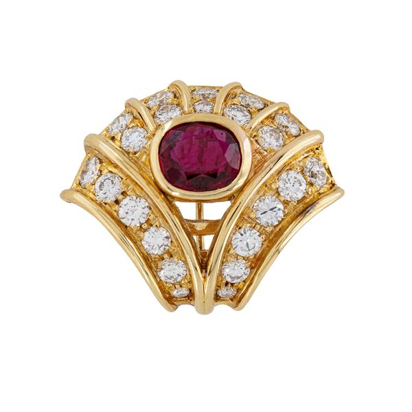18kt yellow gold pendant brooch with natural ruby and diamonds