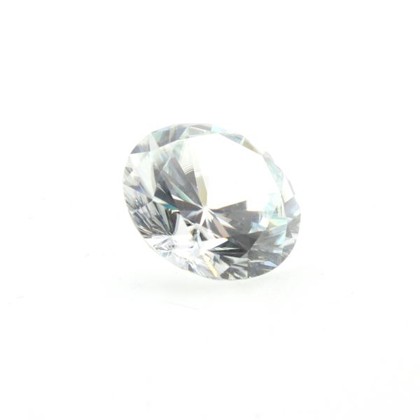 Loose stone to simulate a brilliant cut diamond