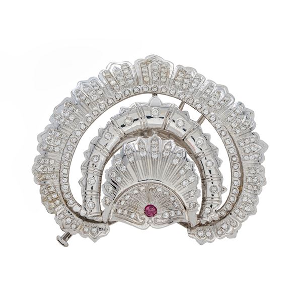 18kt white gold and diamonds brooch