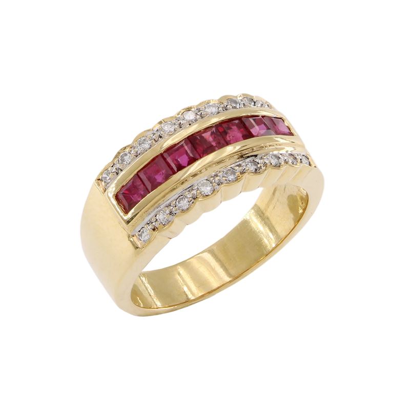 Anello in Oro Giallo 18kt e Riviere di Rubini Carré