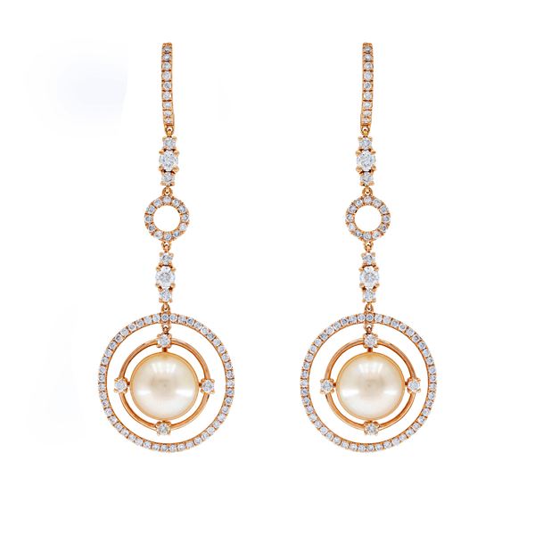 Orecchini pendenti in oro giallo 18kt perle golden e diamanti