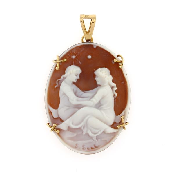 18kt yellow gold pendant with engraved cameo