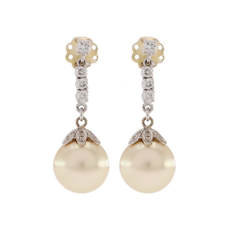 Orecchini Pendenti in Oro Bianco 18kt Perle Golden e Diamanti