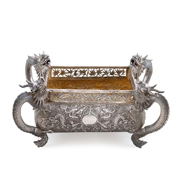 Silver centrepiece  (Shanghai, circa 1890)  - Auction Fine Silver and the Art of the Table - Colasanti Casa d'Aste