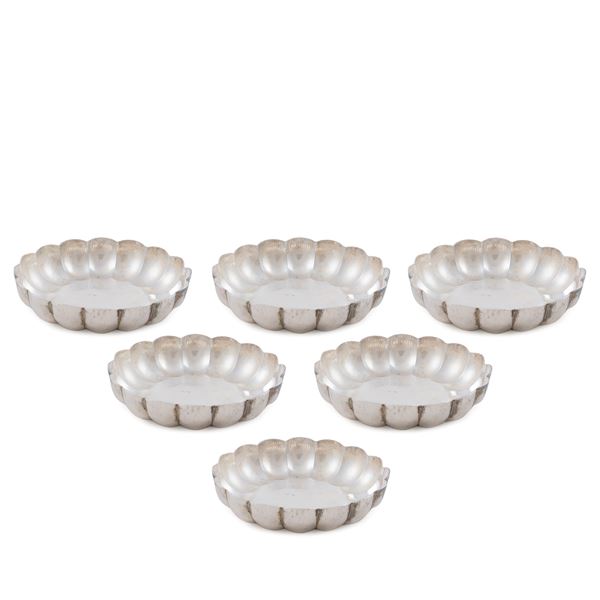 Set of silver saucers (6)