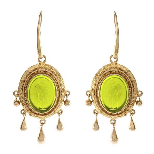 Golden silver and engraved glass paste bijou pendant earrings