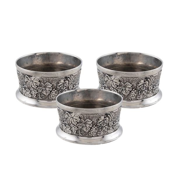 Three silvered metal bottle coasters  (20th century)  - Auction Fine Silver and the Art of the Table - Colasanti Casa d'Aste