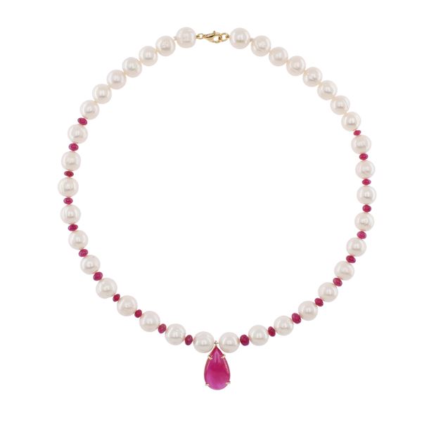 Single strand of pearls alternating with rubies necklace