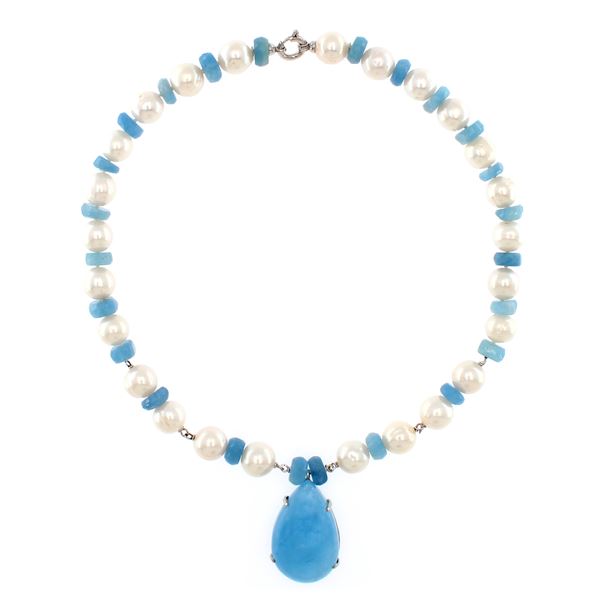 Single strand of  pearls alternating with aquamarines necklace