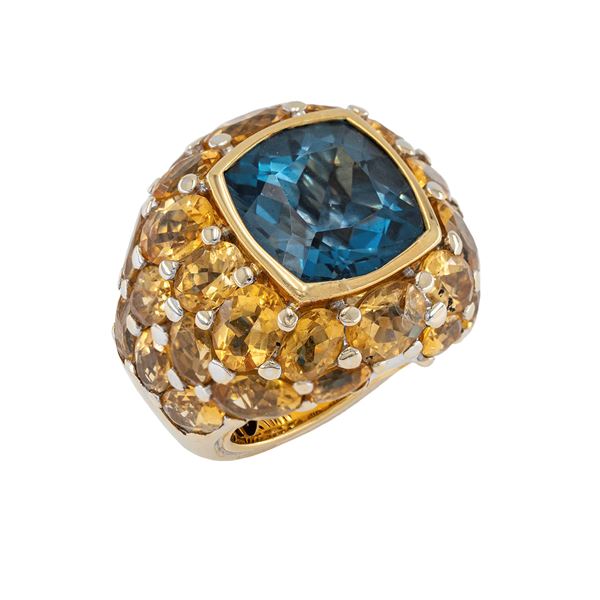 Mimi  18kt yellow gold faceted blue topaz cocktail ring