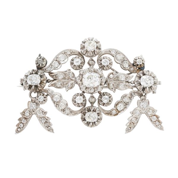 Antique 12kt white gold brooch with old cut diamonds and crowned roses  (early 20th century)  - Auction Jewels and Watches - Colasanti Casa d'Aste