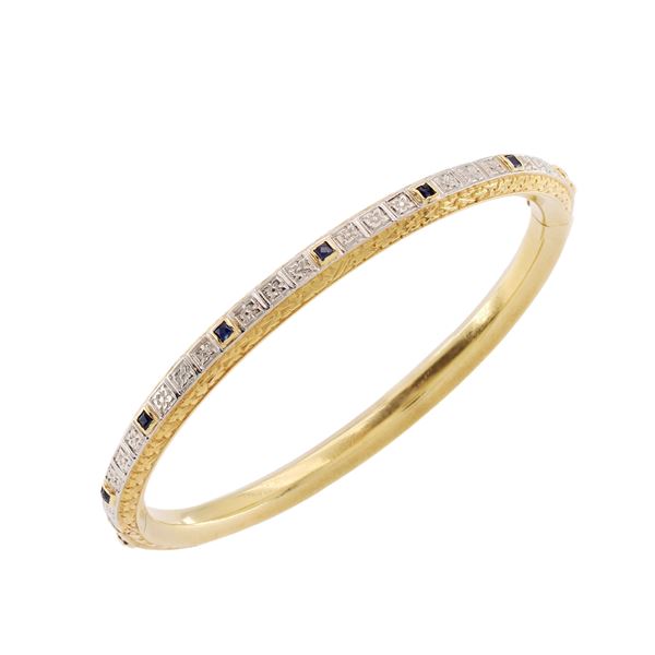 Bracciale a manetta in oro giallo e bianco inciso 18kt