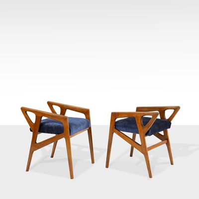 Gio Ponti, Coppia di sgabelli in legno e tessuto imbottito