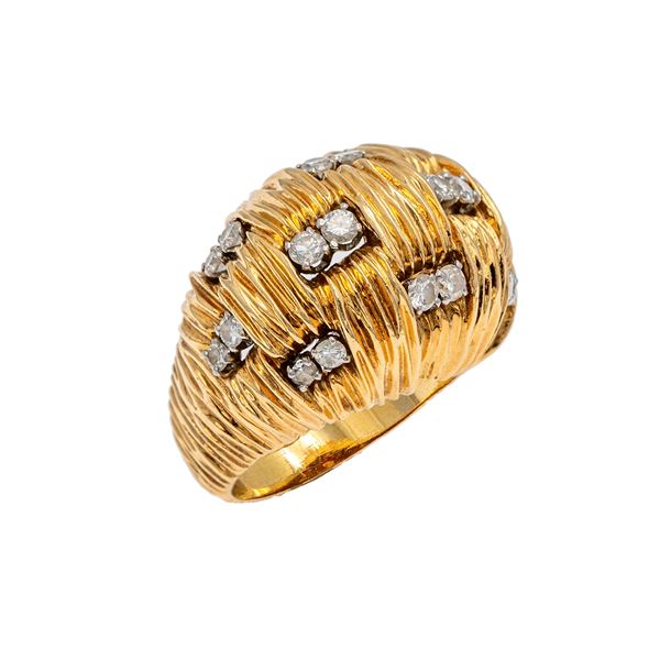 Van Cleef & Arpels bombé ring