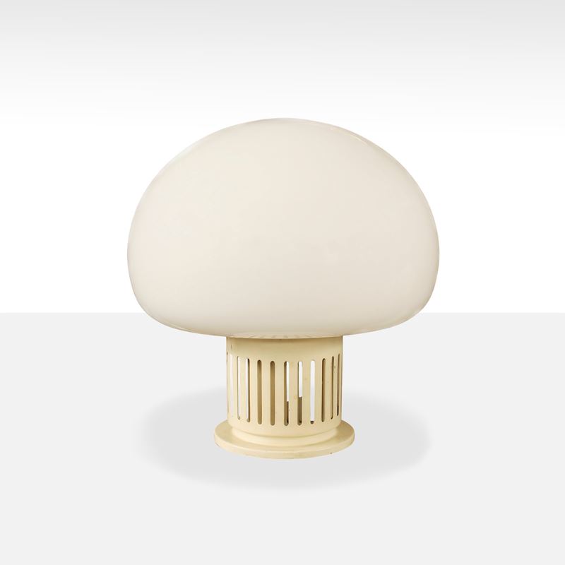 Design Italiano, Lampada da tavolo modello Paola in metallo verniciato e vetro opalino