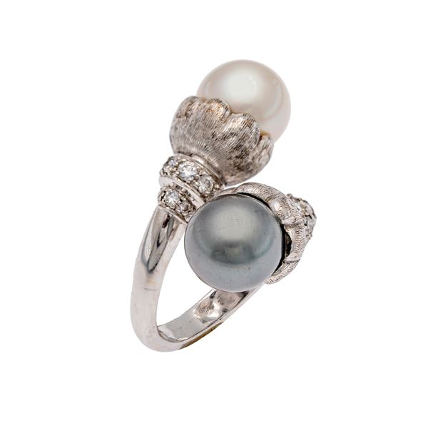 Plain and satin 18kt white gold contrarié ring  - Auction Jewels and Watches Web Only - Colasanti Casa d'Aste