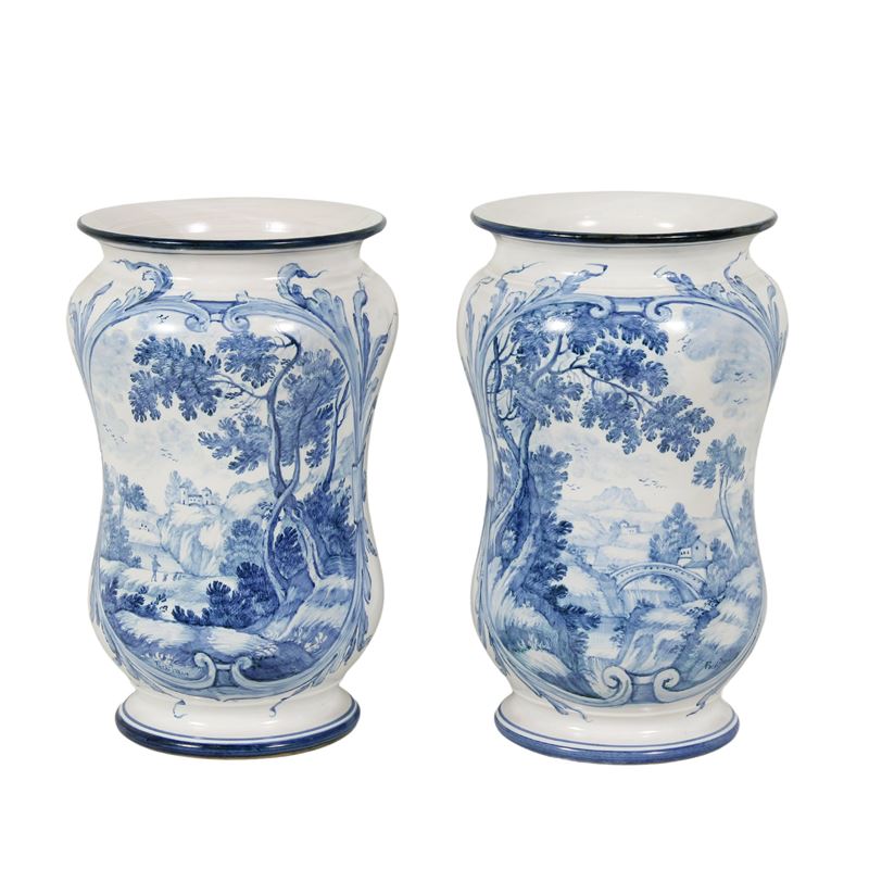 Coppia di Vasi in Maiolica Castelli