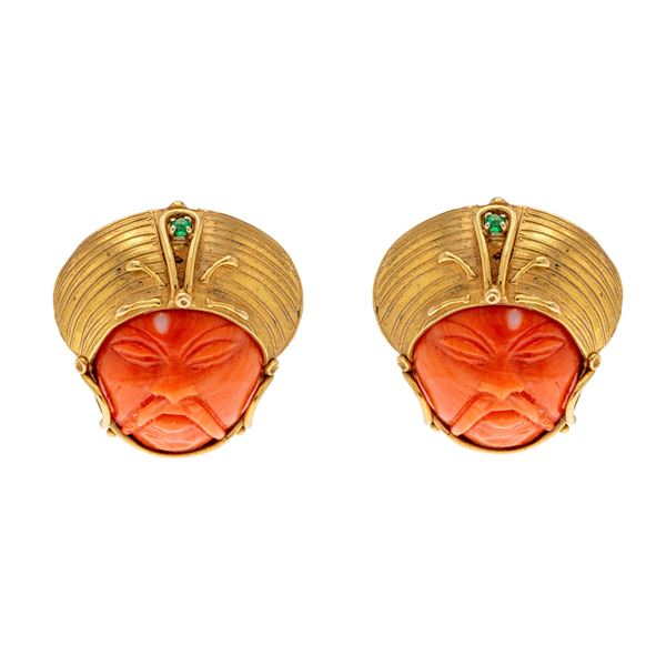 Orecchini a lobo in oro giallo 18kt e corallo