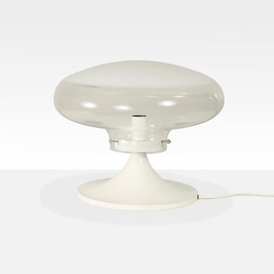 Roberto Pamio, Lampada da tavolo modello Gill in metallo verniciato, ottone e vetro