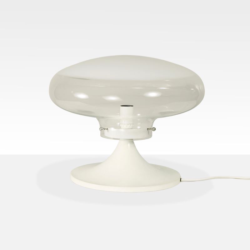 Roberto Pamio, Lampada da tavolo modello Gill in metallo verniciato, ottone e vetro