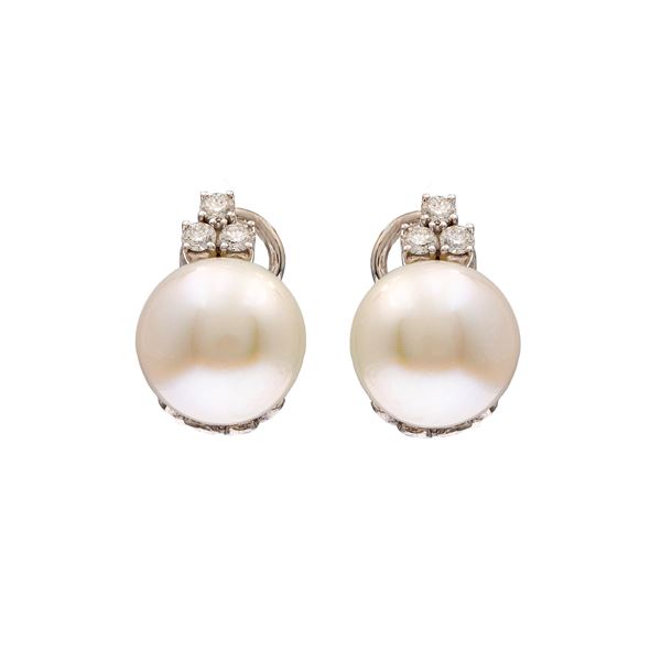 Orecchini a lobo in oro bianco 18kt perle South Sea e diamanti