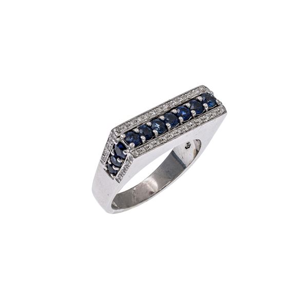 18kt white gold with sapphires and diamonds ring