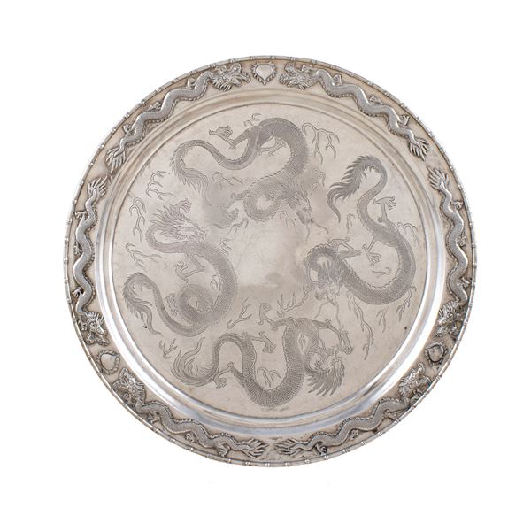 Salver in argento  (Cina, fine XIX-inizio XX Sec.)  - Asta Argenti e l'Arte della Tavola - Colasanti Casa d'Aste