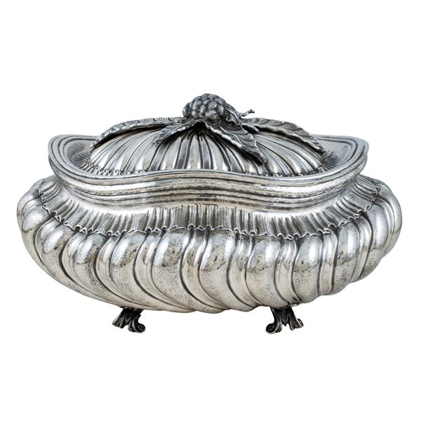 Buccellati, large silver soup tureen  (Italy, mid 20th century)  - Auction Fine Silver and the Art of the Table - Colasanti Casa d'Aste